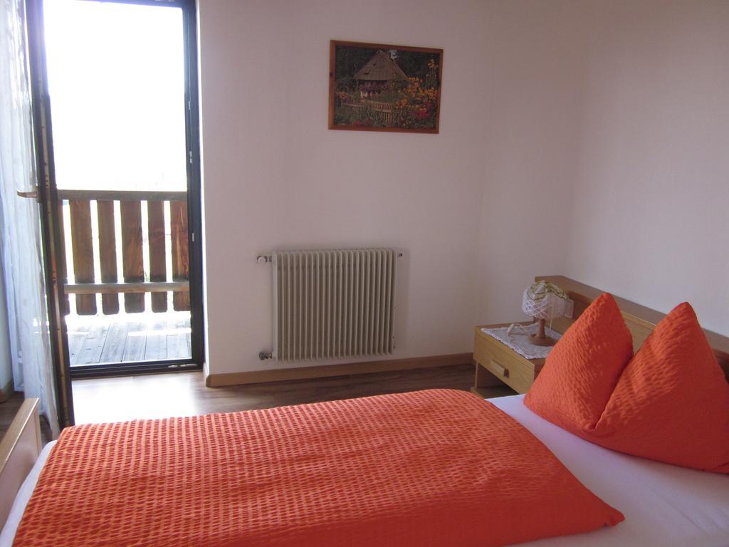 Gasthof Zum Roessl San Genesio Atesino Habitación foto