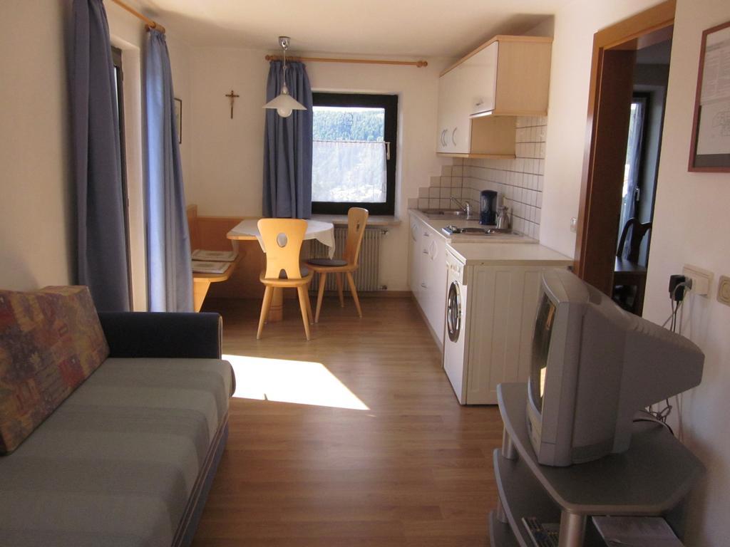 Gasthof Zum Roessl San Genesio Atesino Habitación foto