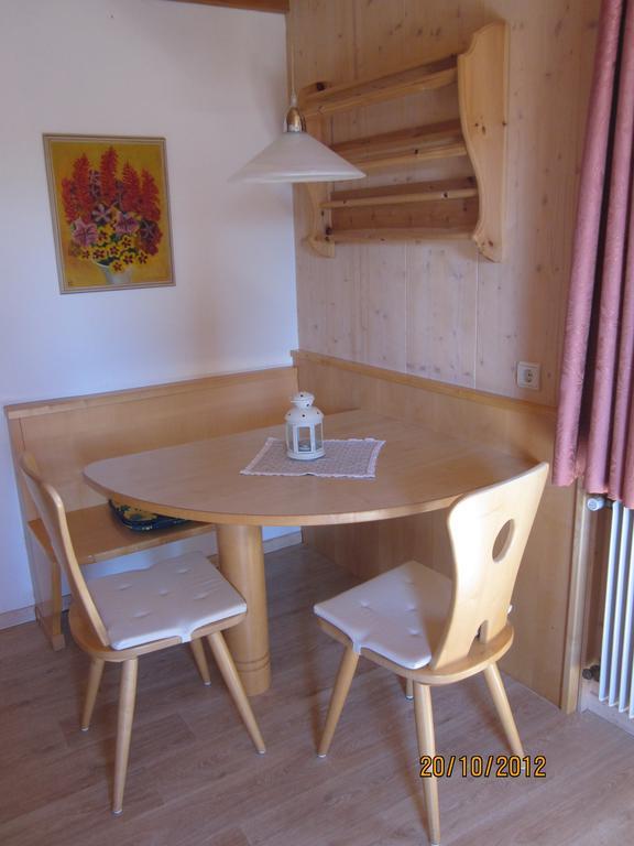 Gasthof Zum Roessl San Genesio Atesino Habitación foto